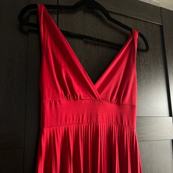 Vintage Y2K Red Pleated Dress - Picture 2 of 9